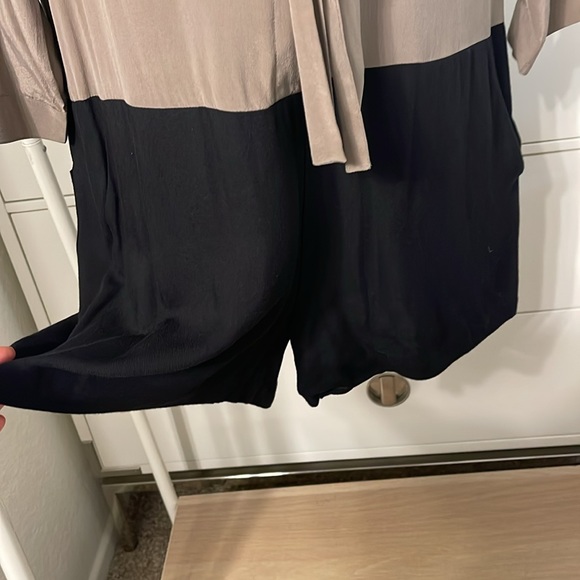 Broadway & Broome tan and black jumpsuit long sleeve 100% silk and rayon XS - Picture 4 of 8